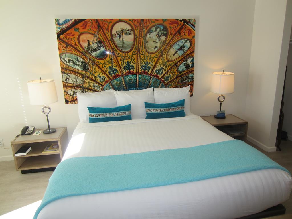 Carousel Motel 2*